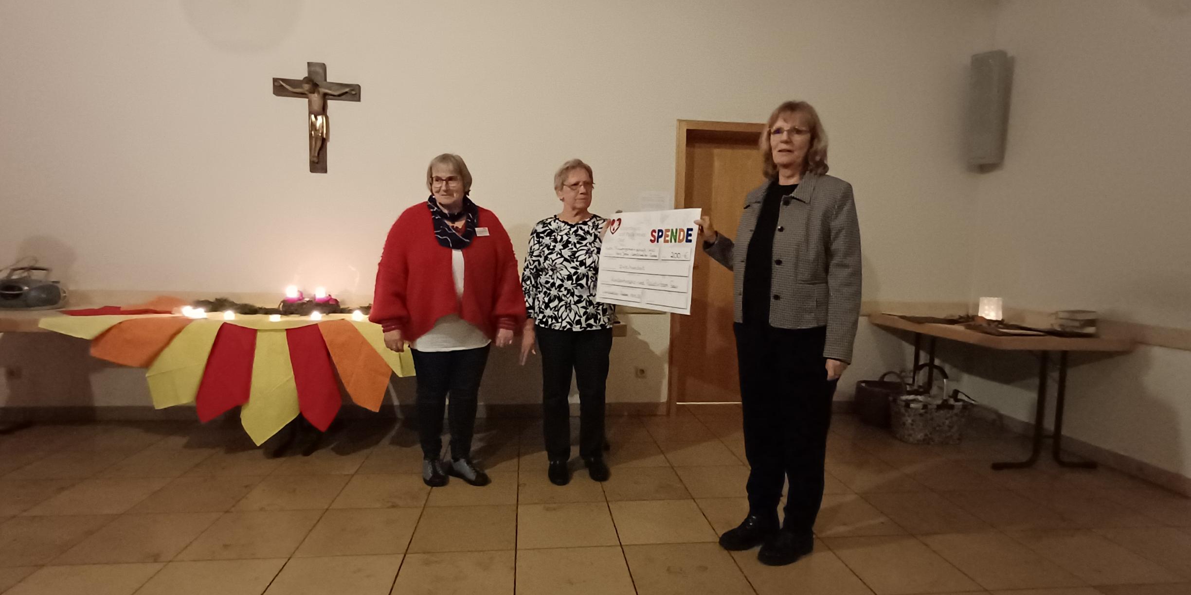 Spendenübergabe kfd Landsweiler-Reden an Kinderhospiz- und Palliativteam Saar