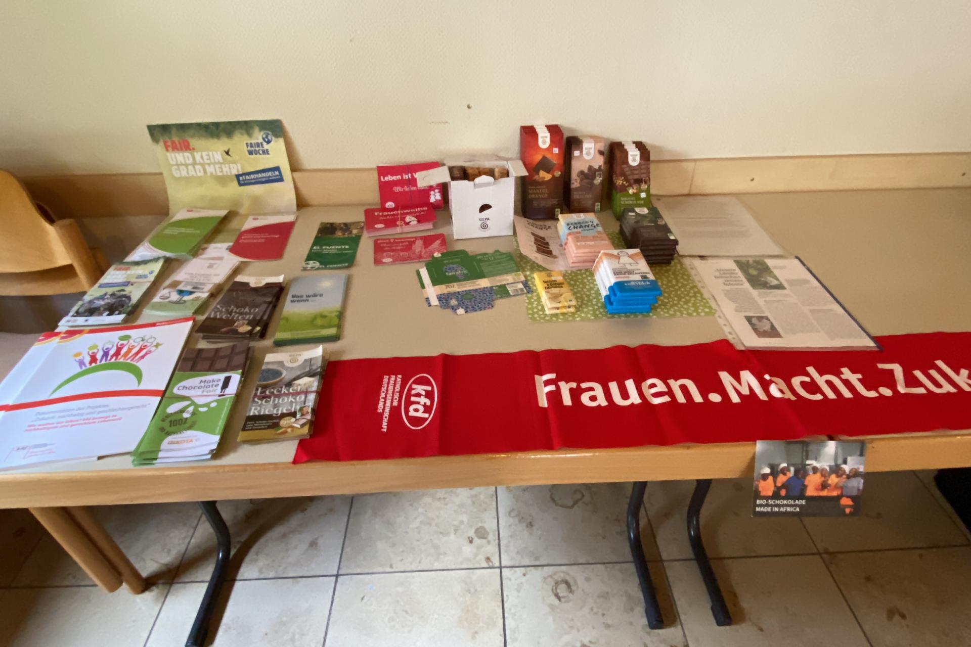 Infotisch zur Schokoladenverkostung